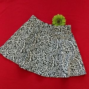 Divided Black & White Rose Circle Mini  sz.S  #94